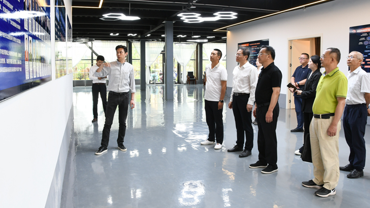省政協(xié)副主席、省工商聯(lián)主席高峰調(diào)研聯(lián)誠(chéng)科技集團(tuán)